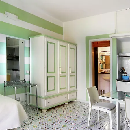 Mendolita アパートホテル リーパリ