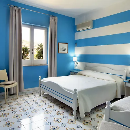 Mendolita アパートホテル