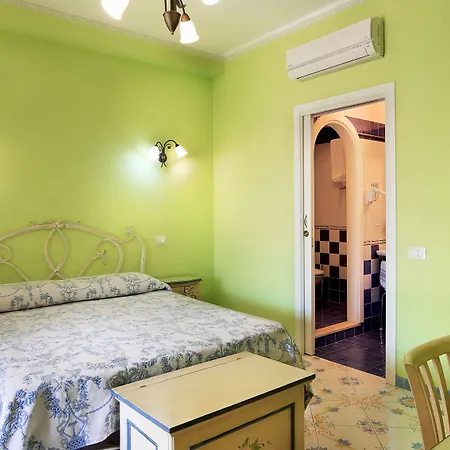 Mendolita アパートホテル