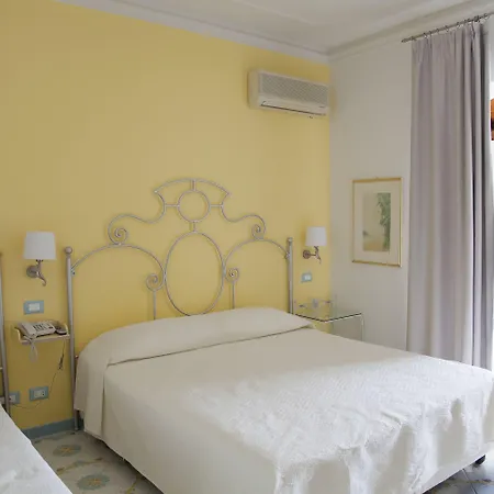 Mendolita アパートホテル