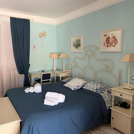Mendolita 4* Λίπαρι