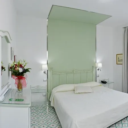 Mendolita Aparthotel 4*