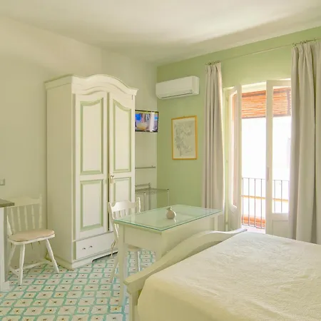 Aparthotel Mendolita 4*