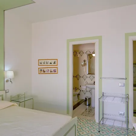 Mendolita Aparthotel 4*
